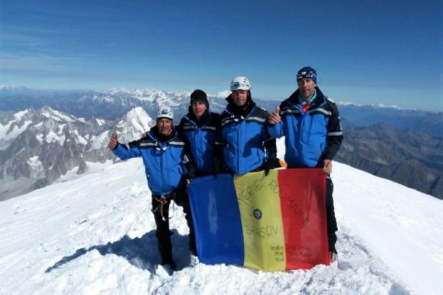 Braşov: Patru jandarmi braşoveni au cucerit vârful Mont Blanc, din Munţii Alpi