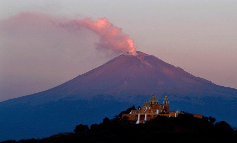 VIDEO - Vulcanul Popocatepetl a erupt după cutremurul de 7,1 grade din Mexic