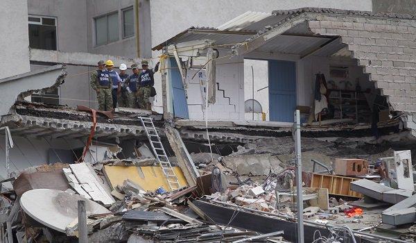 Cutremur în Mexic: Bilanţul morţilor a crescut la 230; preşedintele Pena Nieto solicită populaţiei să rămână calmă