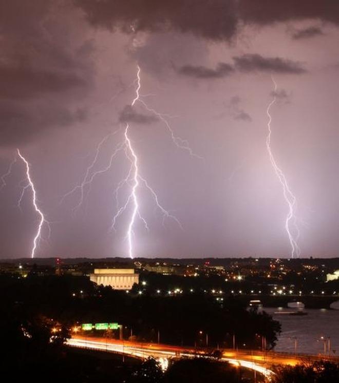 De ce sudul Bucureștiului a fost ocolit de furtuna prognozată de meteorologi