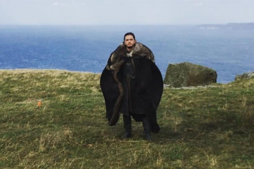 Video - Cum se distrează actorii Game of Thrones pe platourile de filmare. Jon Snow învață să zboare