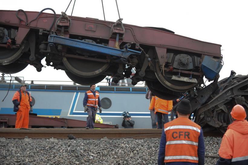 Un tren InterRegio plin cu pasageri, deraiat în județul Cluj