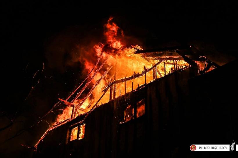 GALERIE FOTO - Interventia dramatică a pompierilor la incendiul de la căminul de bătrâni 18589208