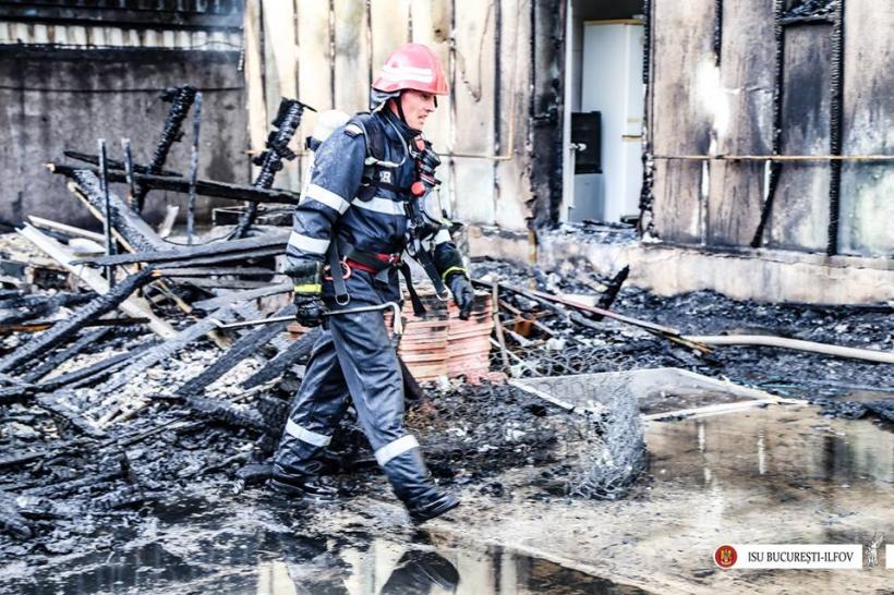 GALERIE FOTO - Interventia dramatică a pompierilor la incendiul de la căminul de bătrâni 18589211