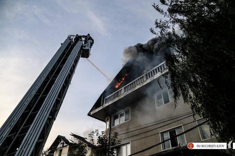 GALERIE FOTO - Interventia dramatică a pompierilor la incendiul de la căminul de bătrâni 18589212