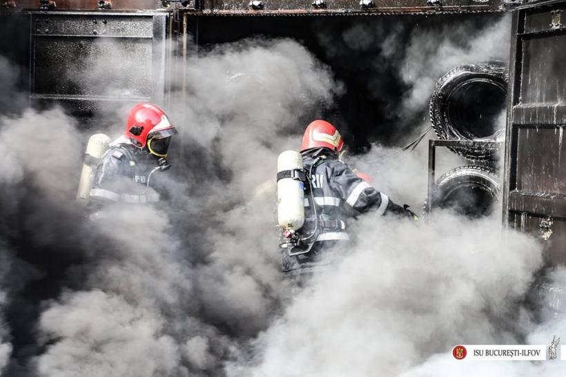 GALERIE FOTO - Interventia dramatică a pompierilor la incendiul de la căminul de bătrâni
