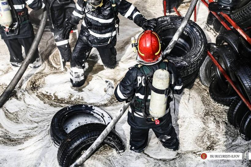 GALERIE FOTO - Interventia dramatică a pompierilor la incendiul de la căminul de bătrâni 18589219