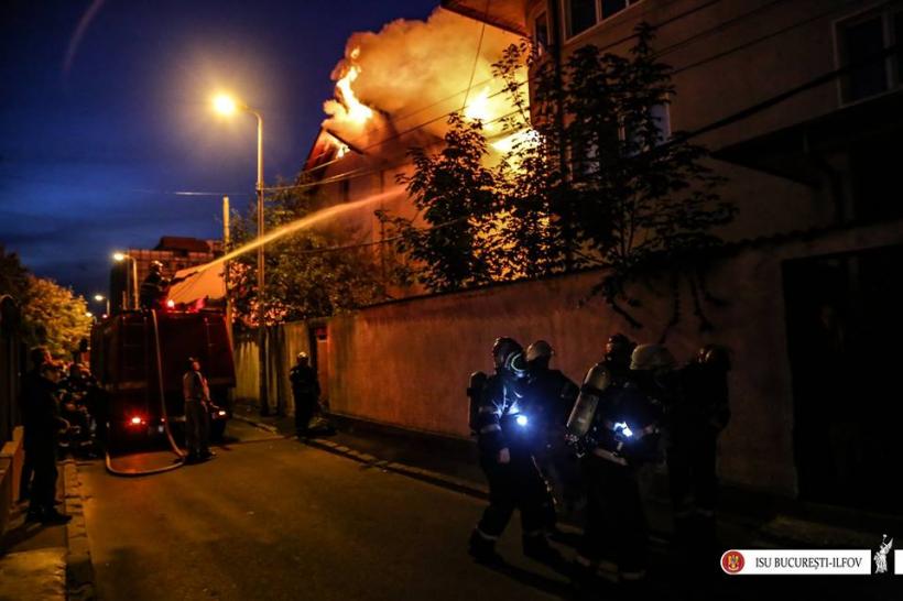GALERIE FOTO - Interventia dramatică a pompierilor la incendiul de la căminul de bătrâni 18589222