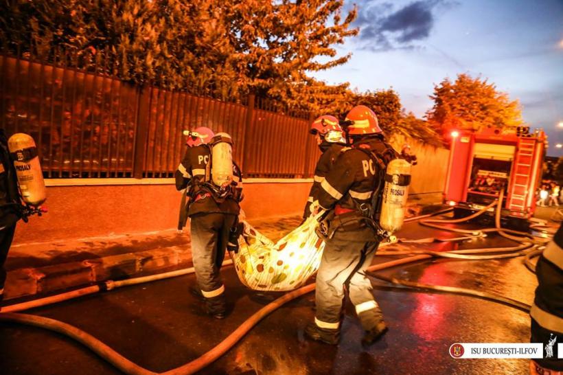 GALERIE FOTO - Interventia dramatică a pompierilor la incendiul de la căminul de bătrâni 18589223