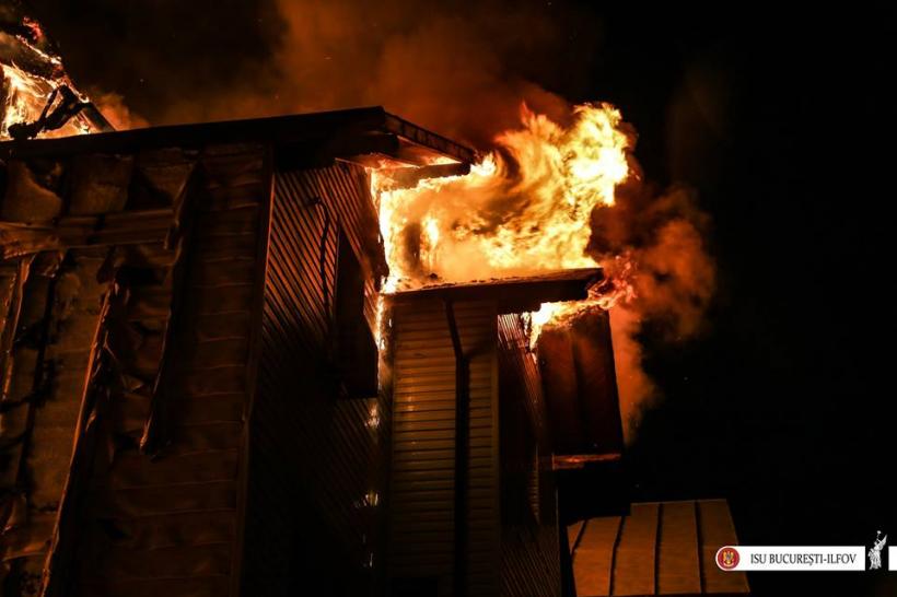 GALERIE FOTO - Interventia dramatică a pompierilor la incendiul de la căminul de bătrâni 18589227