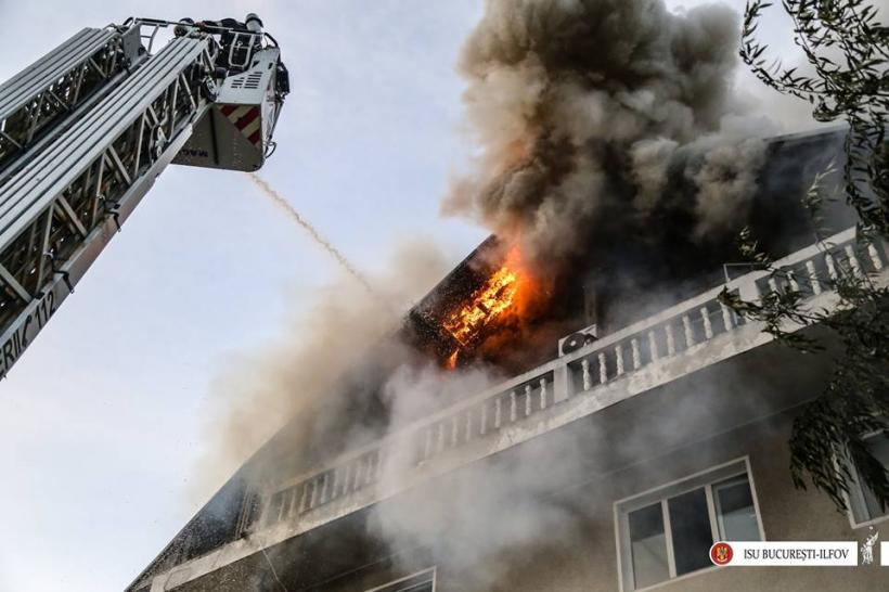 GALERIE FOTO - Interventia dramatică a pompierilor la incendiul de la căminul de bătrâni 18589229