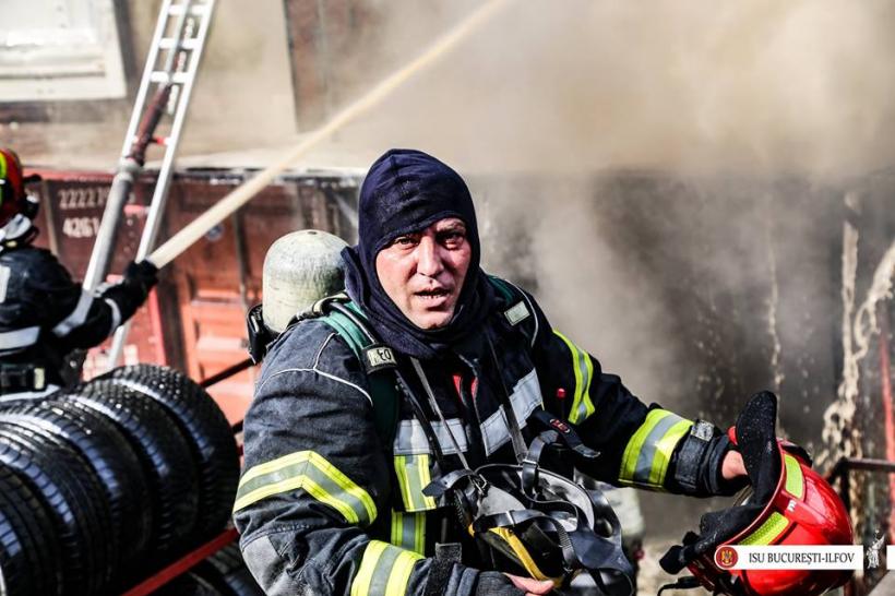 GALERIE FOTO - Interventia dramatică a pompierilor la incendiul de la căminul de bătrâni 18589231