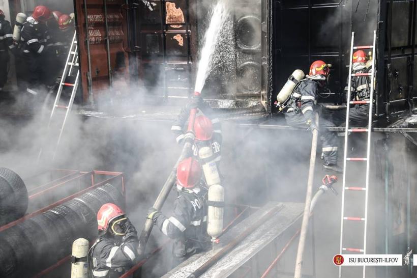 GALERIE FOTO - Interventia dramatică a pompierilor la incendiul de la căminul de bătrâni 18589232