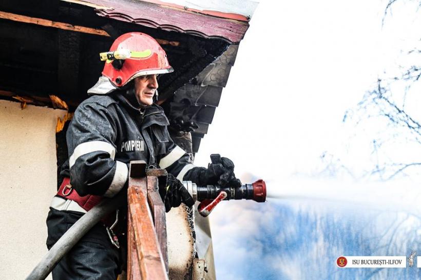 GALERIE FOTO - Interventia dramatică a pompierilor la incendiul de la căminul de bătrâni 18589237