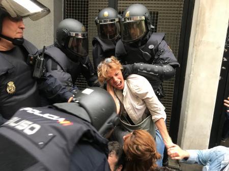 Catalonia sfidează Madridul și provoacă haos