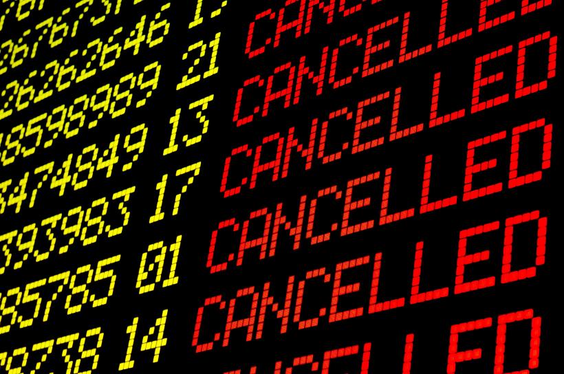 O companie aeriană tocmai a dat FALIMENT! 110.000 de turişti sunt blocați în aeroporturi