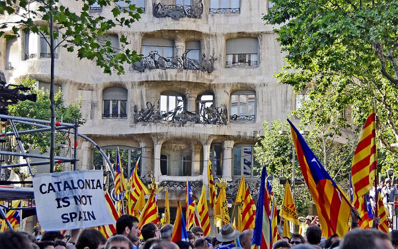 Spania a suspendat sesiunea Parlamentului din Catalonia de luni