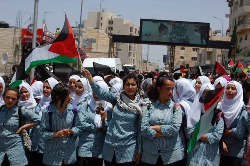 Mii de femei israeliene şi palestiniene au mărşăluit prin deşert pentru pace