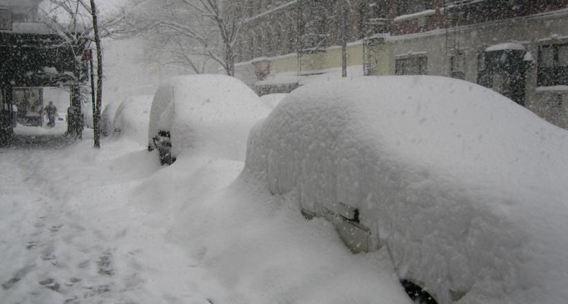 Argeș: Strat de zăpadă de 23 de centrimetri în Făgăraș, troienele ajung până la un metru