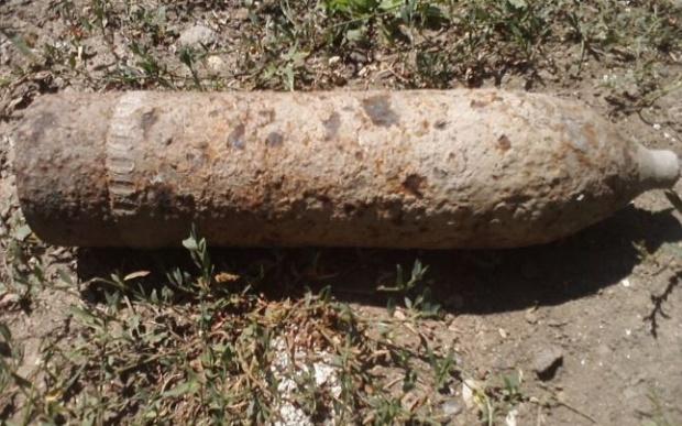 Șocant! Şapte bombe de aruncător din Al Doilea Război Mondial au fost descoperite lângă o cale ferată din Harghita