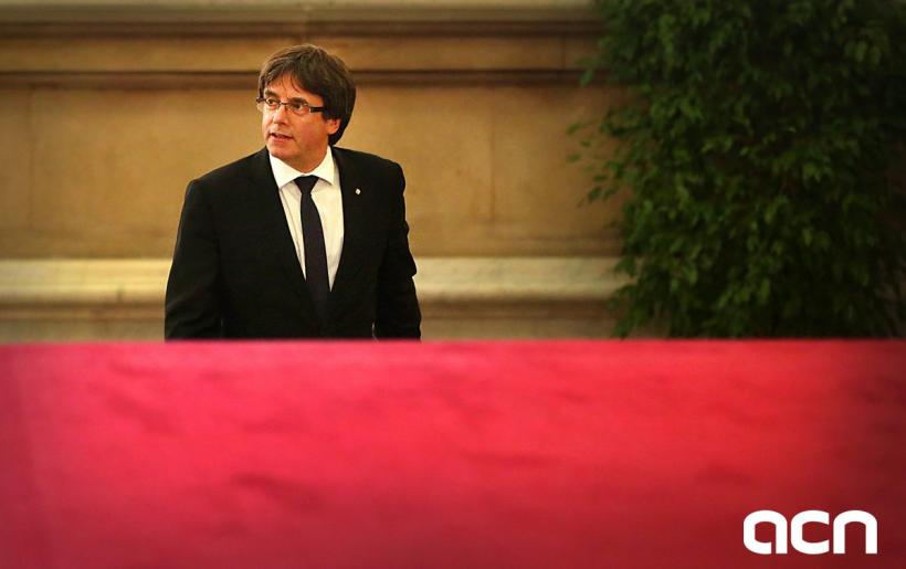 Carles Puigdemont amână punerea în aplicare a rezultatelor referendumului