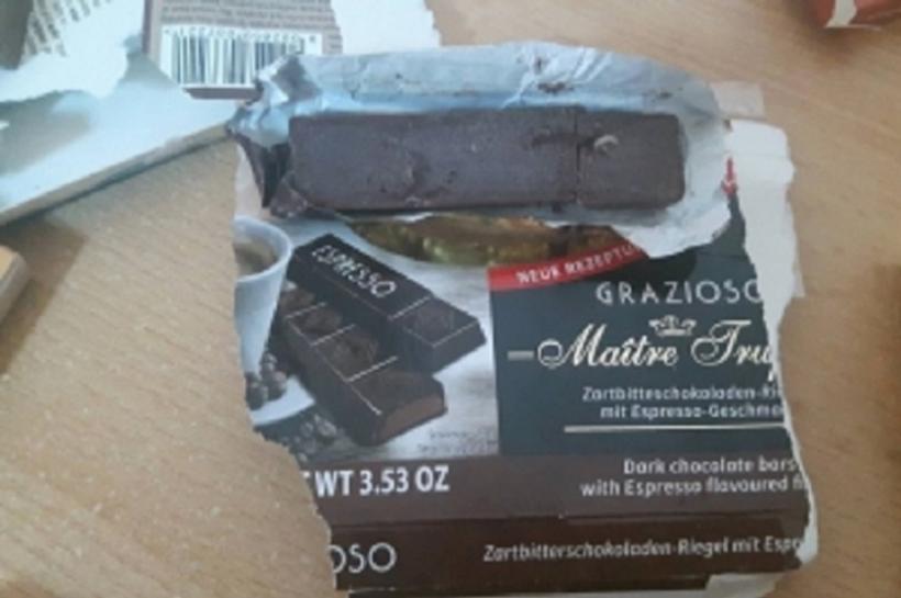 Șocant! În supermarketuri se comercializează ciocolată cu viermi 