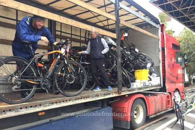 Nădlac - Un șofer de TIR a vrut să introducă în mod clandestin 52 de biciclete electrice