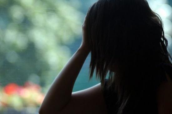 Caz șocant în Vrancea! O fată de 13 ani a fost violată de cinci tineri care ulterior au postat imaginile pe o rețea de socializare