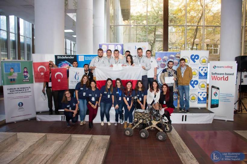 Lupte de sumo şi fotbal între roboţi, la Robochallenge 2017 18590516