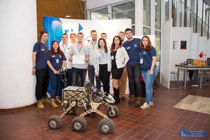 Lupte de sumo şi fotbal între roboţi, la Robochallenge 2017 18590517