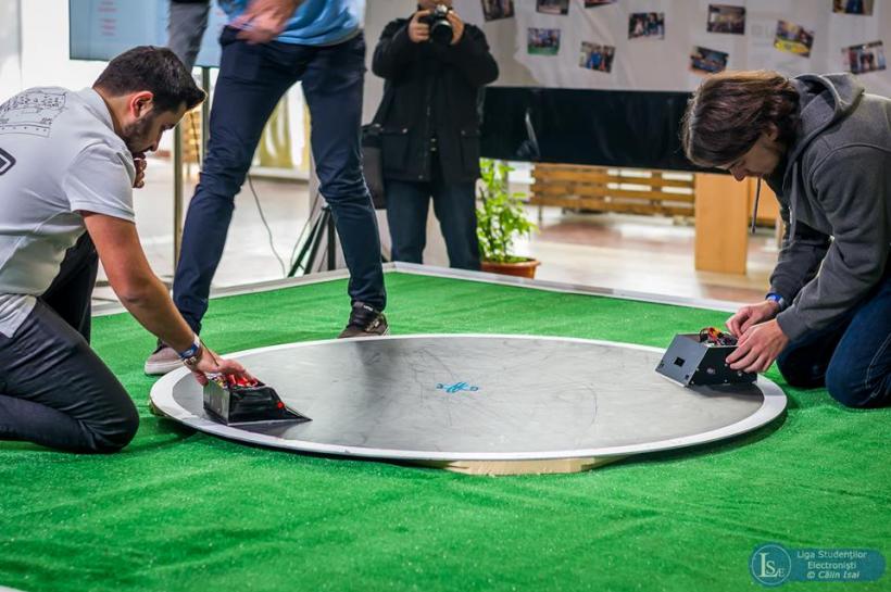 Lupte de sumo şi fotbal între roboţi, la Robochallenge 2017 18590522
