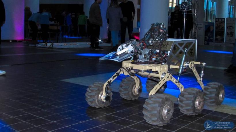 Lupte de sumo şi fotbal între roboţi, la Robochallenge 2017 18590523