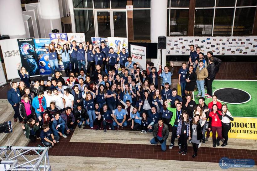 Lupte de sumo şi fotbal între roboţi, la Robochallenge 2017 18590525