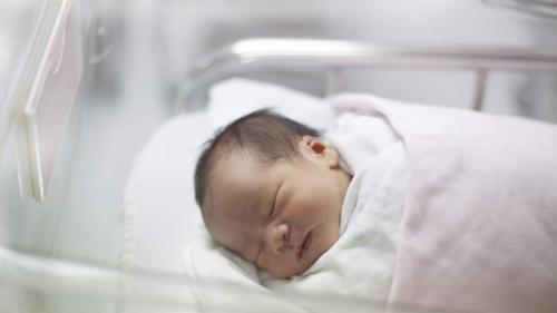 Incredibi! O vietnameză a născut un bebeluş de peste 7 kg 