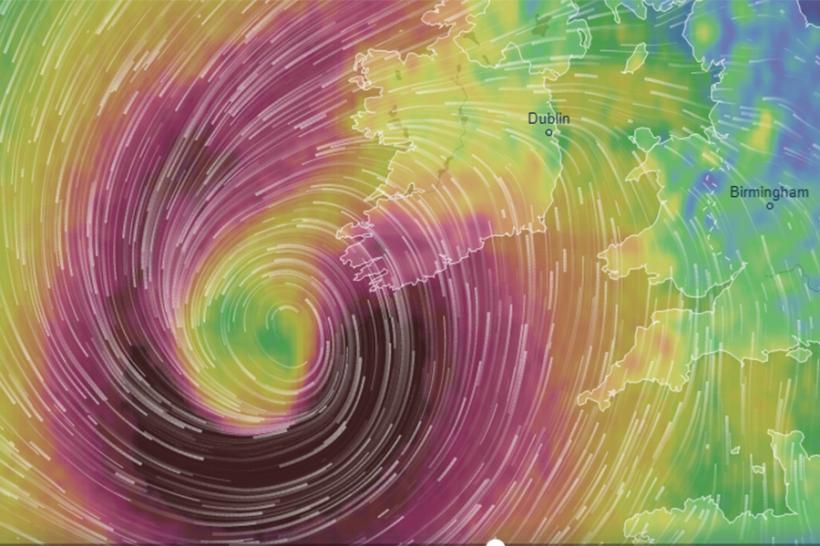 Uraganul Ofelia lovește Irlanda. MAE avertizează românii care călătoresc în zonă