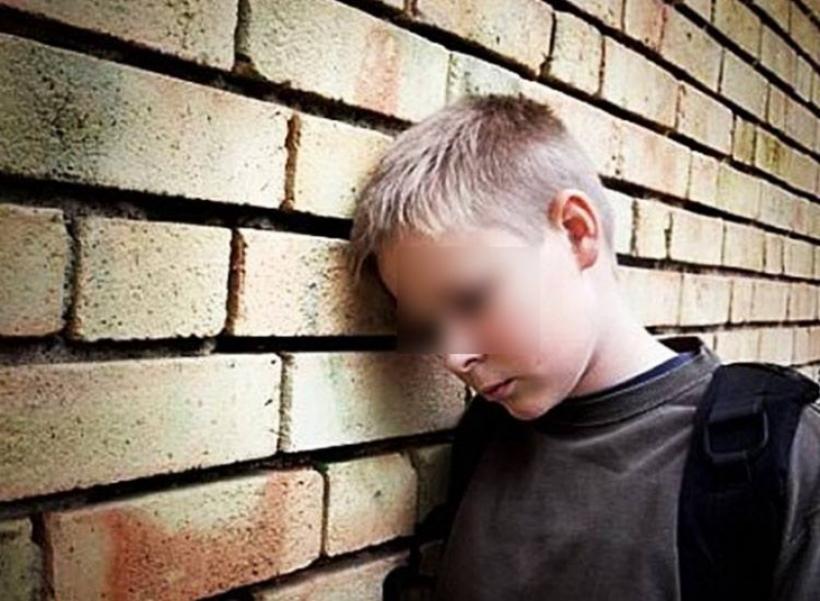 Şocant! Un copil bolnav de cancer din Botoşani a fost umilit de profesorii de la şcoala la care învaţă