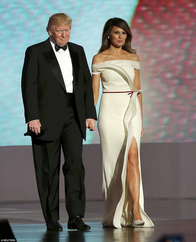 Melania Trump va dona muzeului Smithsonian rochia purtată la primul bal prezidenţial