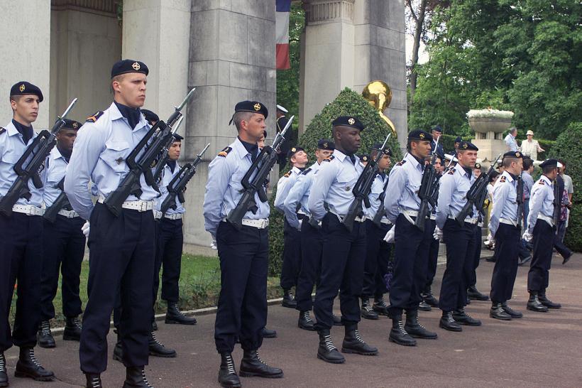 ANCHETĂ! Armata franceză, jumulită de ruși pentru transporturile în teatrele de operații