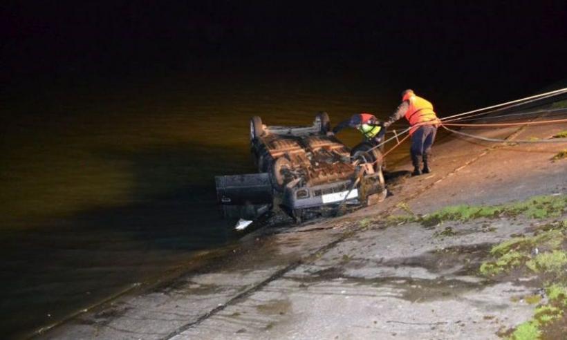 Teleorman: O femeie a căzut cu maşina în râul Olt după ce a pierdut controlul volanului