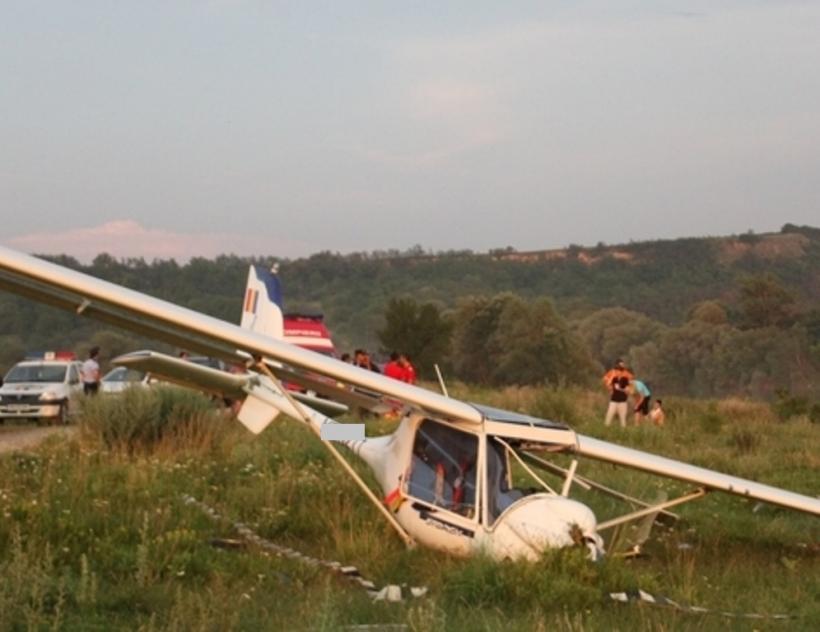 Un avion a aterizat forțat pe un câmp din Alba