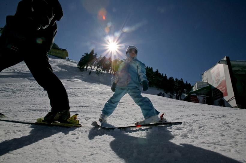 Cât vor plăti amatorii de schi pentru transportul pe cablu în Poiana Brașov. Lista PREȚURILOR