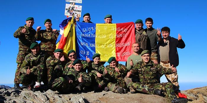 Covasna: Vânătorii de Munte vor arbora drapelul României pe vârful Moldoveanu