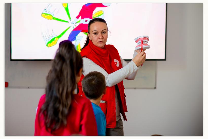 Crucea Roșie oferă consultații gratuite în școli