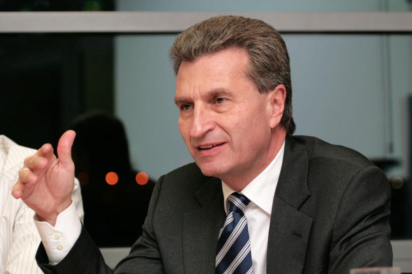 Gunther Oettinger: Există premise ca România să se încadreze în ţinta de deficit de 3%