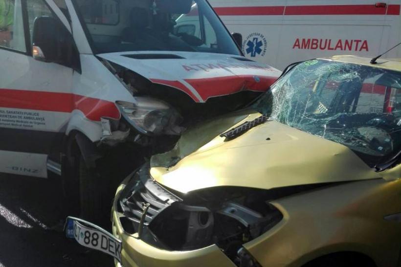 Un taximetrist constănțean și-a băgat pasagera în comă și a rănit un medic și o asistentă