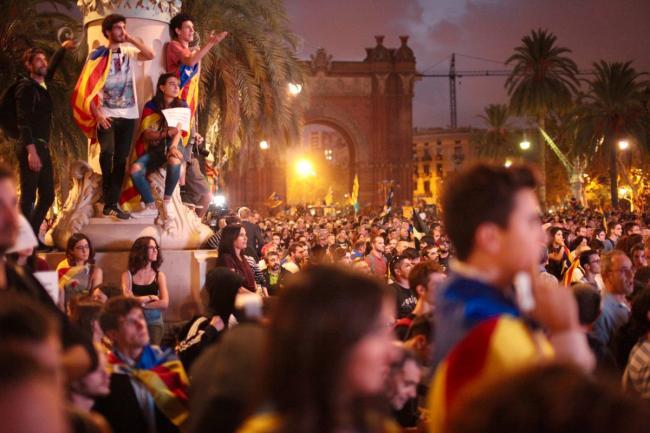 Catalonia: În unele oraşe din regiune a fost dat jos steagul Spaniei 