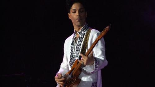  Expoziţie retrospectivă dedicată cântăreţului american Prince, deschisă la Londra 