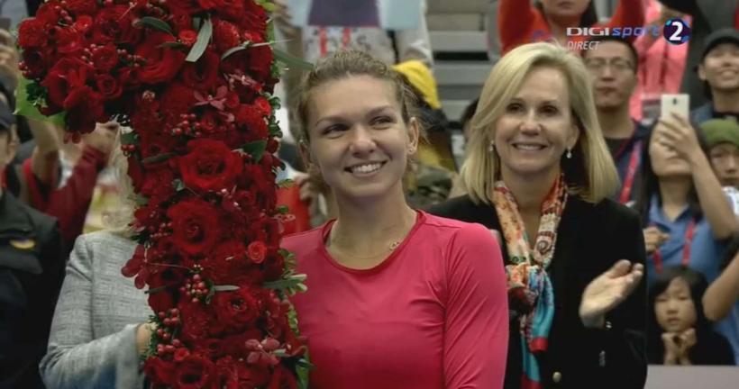 Simona Halep a primit trofeul de lider mondial WTA la final de an