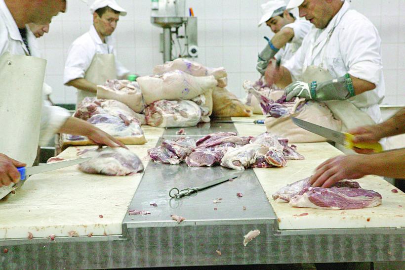 Jumătate din carnea de porc e importată