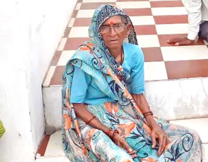 Incredibil! O femeie de 100 de ani din India a murit după ce a fost violată